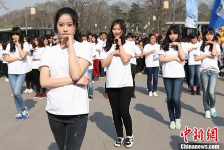 滞留精神病院10年的女孩二次入院